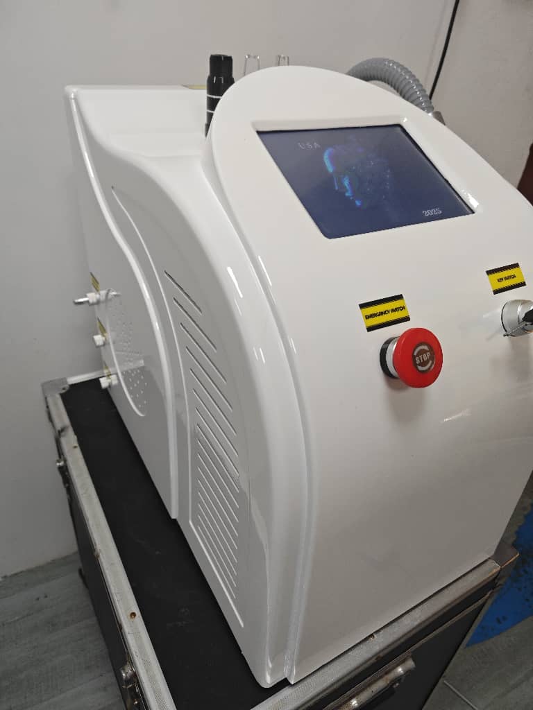 دستگاه لیزر پیکوشور پیکو ثانیه نقطه زن ناب وی 2025